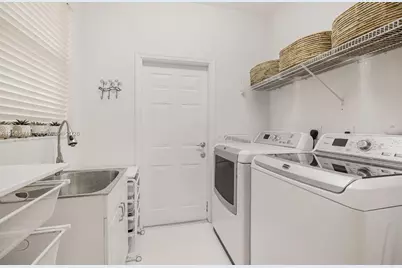 1604 Victoria Pointe Ln, Weston, FL 33327 - Photo 34