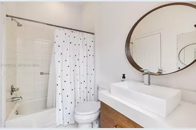 1604 Victoria Pointe Ln, Weston, FL 33327 - Photo 36