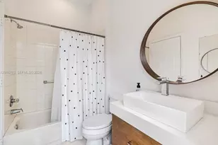 1604 Victoria Pointe Ln, Weston, FL 33327 - Photo 36
