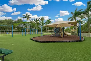 1604 Victoria Pointe Ln, Weston, FL 33327 - Photo 40
