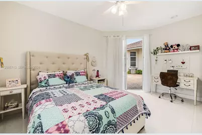 1604 Victoria Pointe Ln, Weston, FL 33327 - Photo 26