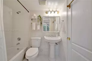 2298 NW 78th Ave, Pembroke Pines, FL 33024 - Photo 14