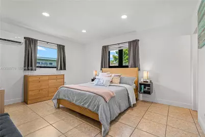 1126 E Hawthorne Cir, Hollywood, FL 33021 - Photo 12