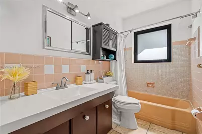 1126 E Hawthorne Cir, Hollywood, FL 33021 - Photo 24