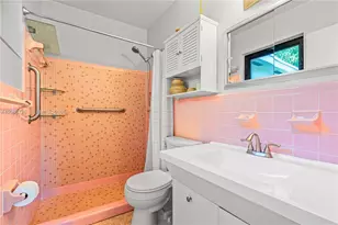 1126 E Hawthorne Cir, Hollywood, FL 33021 - Photo 24