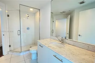 55 SE 6th St, Miami, FL 33131 - Photo 14