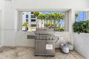 1600 S Bayshore Ln, Miami, FL 33133 - Photo 38