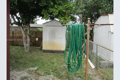 205 NE 175th St, North Miami Beach, FL 33162 - Photo 12