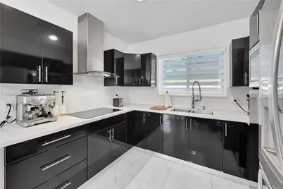 9365 SW 44th St, Miami, FL 33165 - Photo 10
