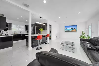 9365 SW 44th St, Miami, FL 33165 - Photo 6