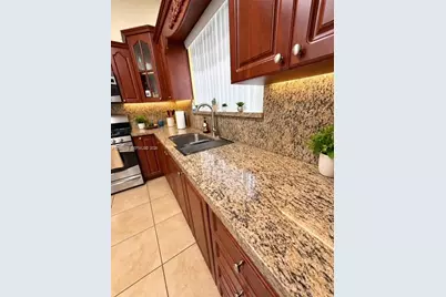 6541 SW 5th St, Pembroke Pines, FL 33023 - Photo 4