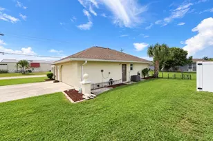 1328 SE 15th Pl, Cape Coral, FL 33990 - Photo 2