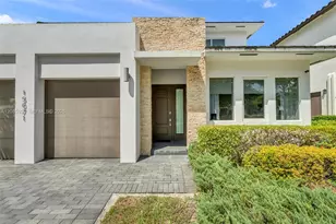 15071 SW 176th St, Miami, FL 33187 - Photo 4