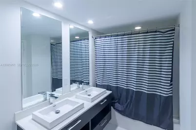 45 SW 9th St #3105, Miami, FL 33130 - Photo 12