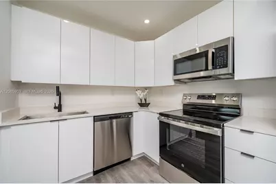 1028 NW 24th St, Miami, FL 33127 - Photo 8