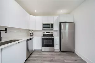1028 NW 24th St, Miami, FL 33127 - Photo 6