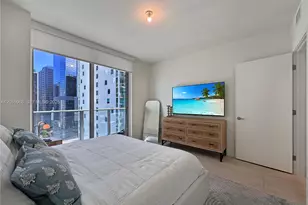 77 SE 5th St, Miami, FL 33131 - Photo 16