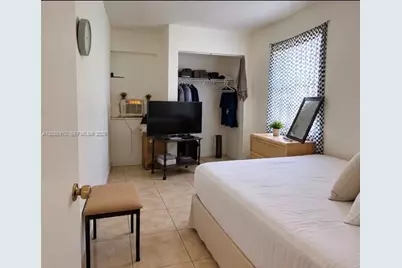 1010 E 8th Ct, Hialeah, FL 33010 - Photo 8