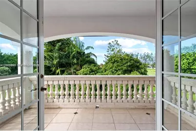 19420 W Saint Andrews Dr, Hialeah, FL 33015 - Photo 50