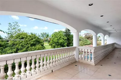 19420 W Saint Andrews Dr, Hialeah, FL 33015 - Photo 52