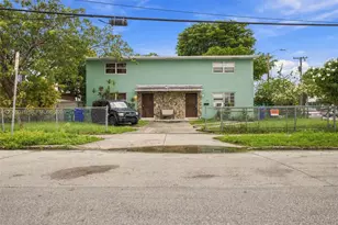 882 NW 2nd St, Miami, FL 33128 - Photo 2