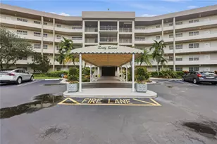 555 Oaks Ln, Pompano Beach, FL 33069 - Photo 1