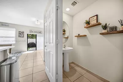 10657 W 32nd Ln, Hialeah, FL 33018 - Photo 10