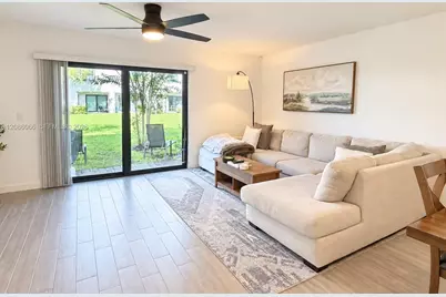 5013 Woods Edge Cir, Riviera Beach, FL 33410 - Photo 10
