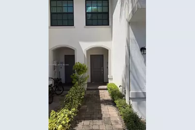 5013 Woods Edge Cir, Riviera Beach, FL 33410 - Photo 2