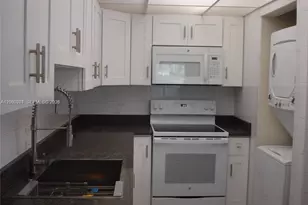 10000 NW 80th Ct, Hialeah Gardens, FL 33016 - Photo 4