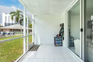 319 NE 14th Ave, Hallandale Beach, FL 33009 - Photo 12