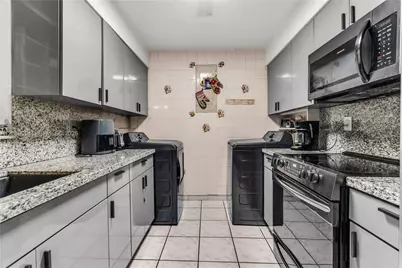 22 NW 108th Ct, Miami, FL 33172 - Photo 6