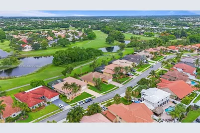 720 W Cypress Pointe Dr W, Pembroke Pines, FL 33027 - Photo 2