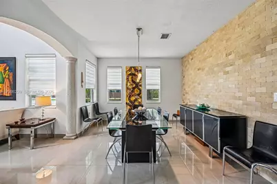 8175 NW 114th Pl, Doral, FL 33178 - Photo 10