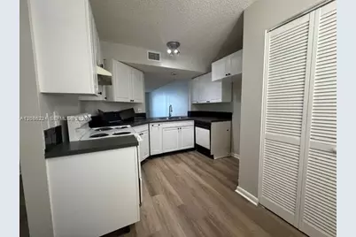 116 Lake Emerald Dr #202, Oakland Park, FL 33309 - Photo 4