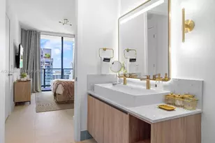 159 NE 6th St, Miami, FL 33132 - Photo 22