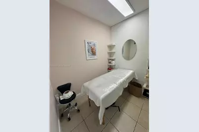 Little Havana Full-Service Beauty Salon For Sale, Miami, FL 33125 - Photo 8