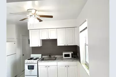 1931 Jefferson St #E, Hollywood, FL 33020 - Photo 4