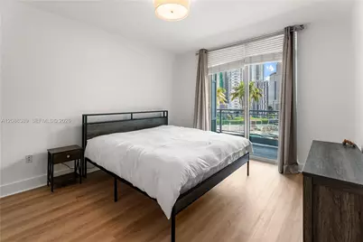 90 SW 3rd St #1115, Miami, FL 33130 - Photo 2