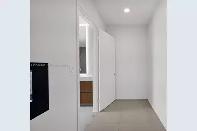 1400 Biscayne Blvd #3705, Miami, FL 33132 - Photo 12