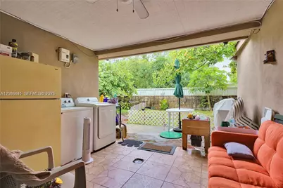 9460 NW 35th Ct, Miami, FL 33147 - Photo 10