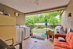 9460 NW 35th Ct, Miami, FL 33147 - Photo 10