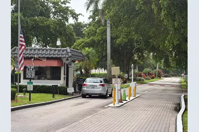400 S Hollybrook Dr #306, Pembroke Pines, FL 33025 - Photo 2