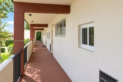 400 S Hollybrook Dr #306, Pembroke Pines, FL 33025 - Photo 6