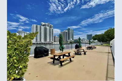 800 Parkview Dr #106, Hallandale Beach, FL 33009 - Photo 4