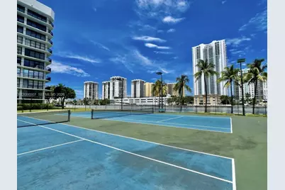 800 Parkview Dr #106, Hallandale Beach, FL 33009 - Photo 2