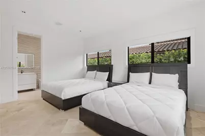 415 Holiday Dr, Hallandale Beach, FL 33009 - Photo 46