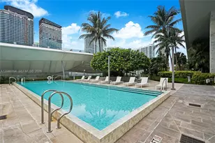 68 SE 6th St, Miami, FL 33131 - Photo 32