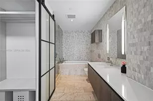 68 SE 6th St, Miami, FL 33131 - Photo 12