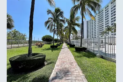 2899 Collins Ave #1508, Miami Beach, FL 33140 - Photo 16